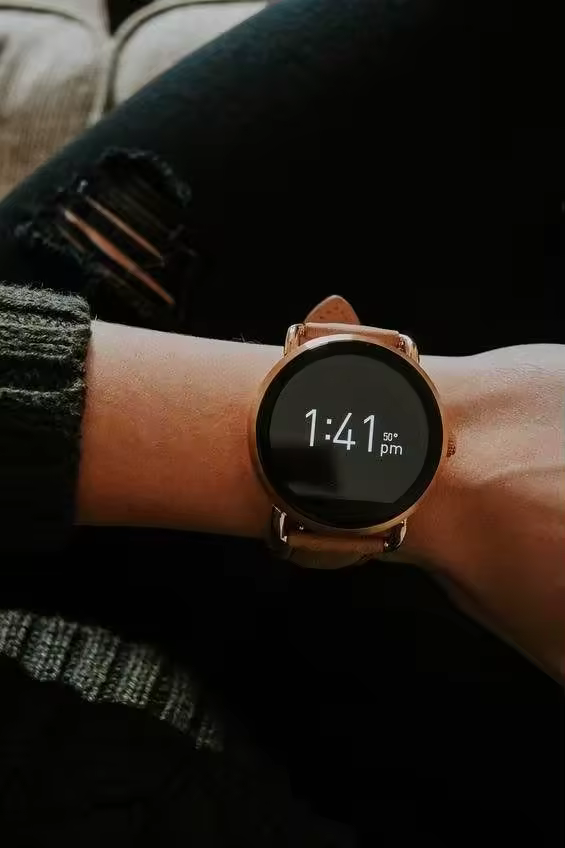 Elegant Smartwatch for Women – Rose Gold Digital Watch with Fitness & Heart Rate Tracker