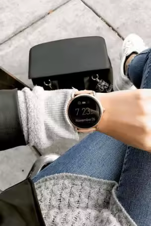 Elegant Smartwatch for Women – Rose Gold Digital Watch with Fitness & Heart Rate Tracker