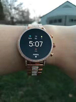 Elegant Smartwatch for Women – Rose Gold Digital Watch with Fitness & Heart Rate Tracker